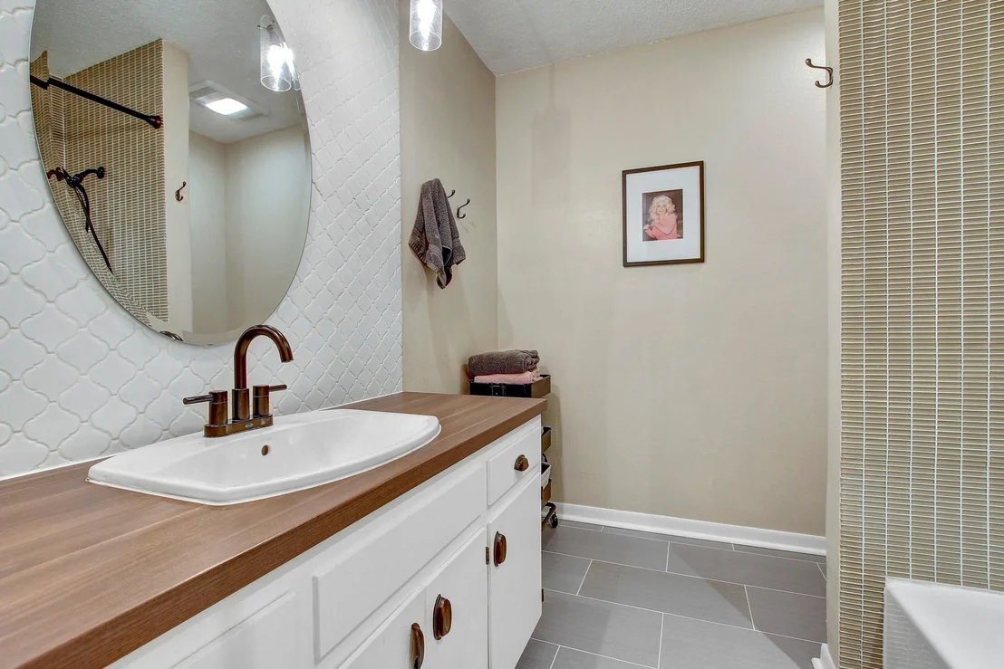 Photo of 7110 Whispering Oaks DR