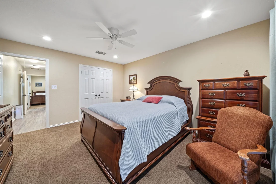 Photo of 25 Doolittle DR