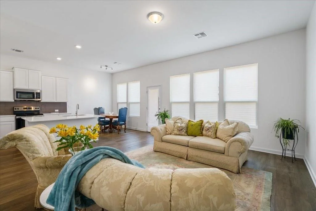 Photo of 15004 Forum Ave