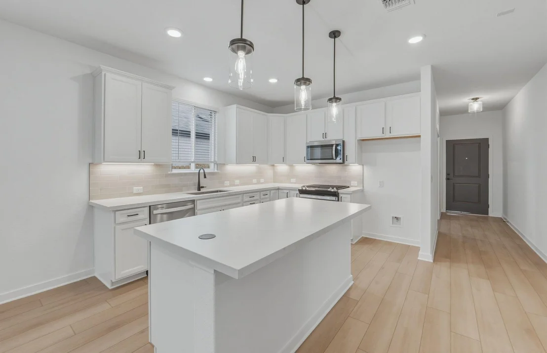 Photo of 124 Adlai Ave