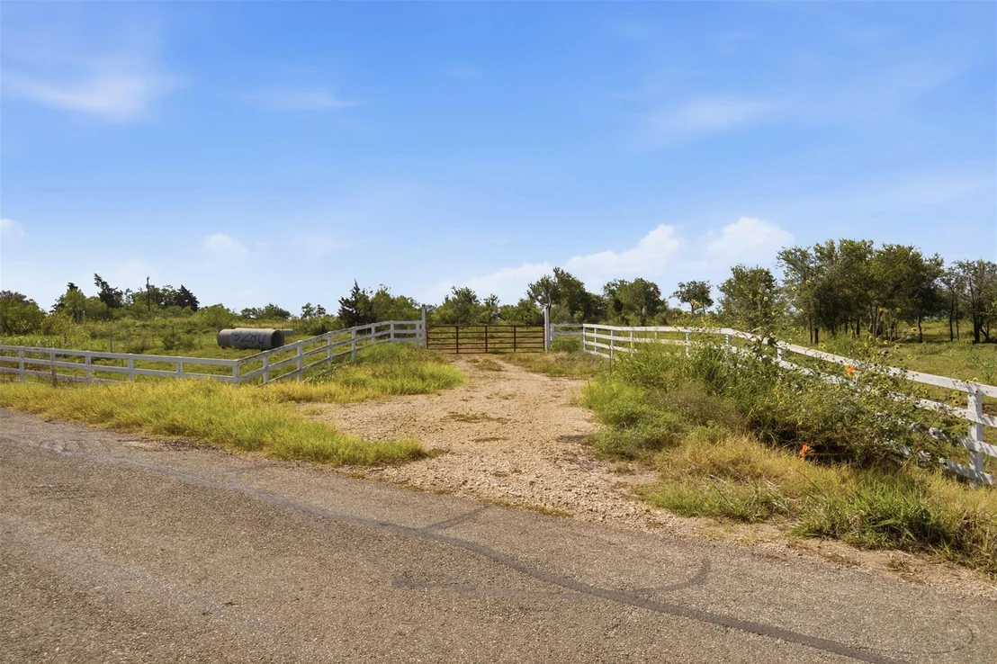 Photo of 3280 County Road 466 RD