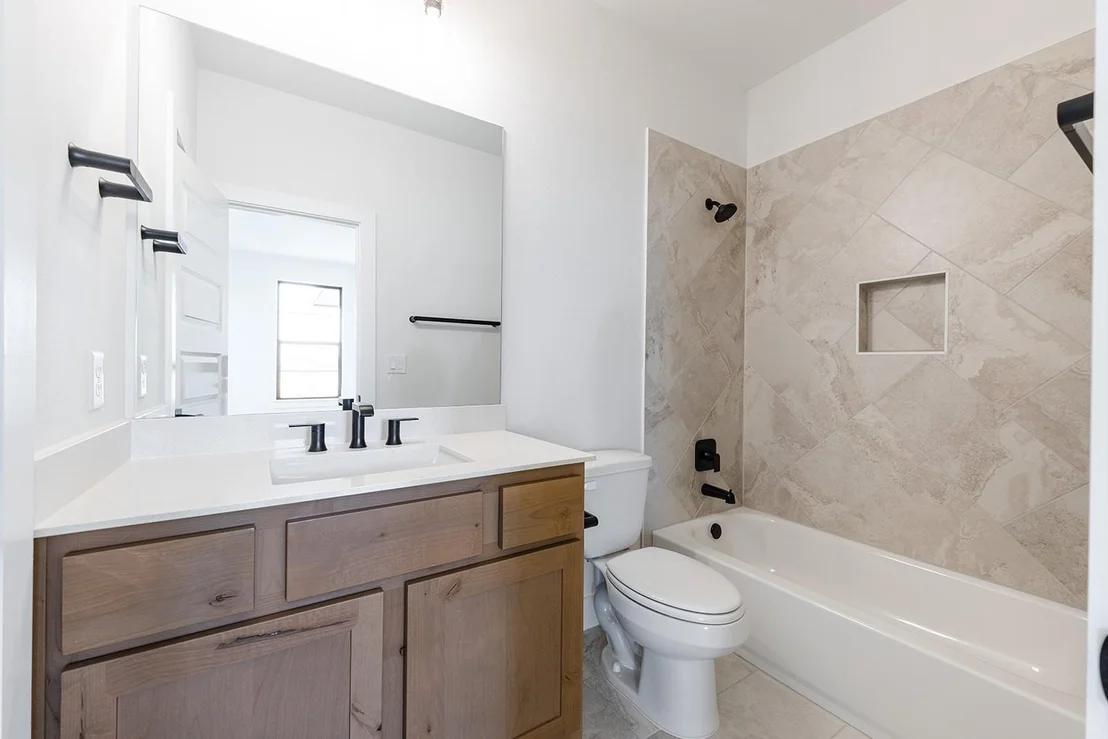 Photo of 2429 Lineage LN