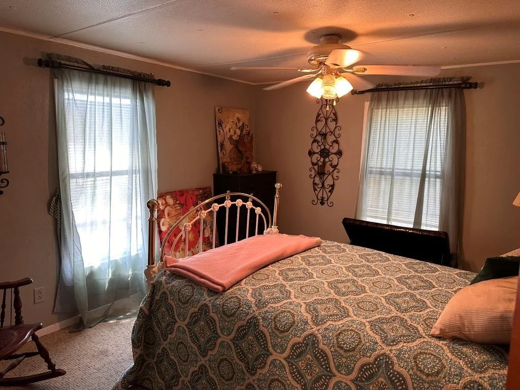 Photo of 124 Three Oaks LN