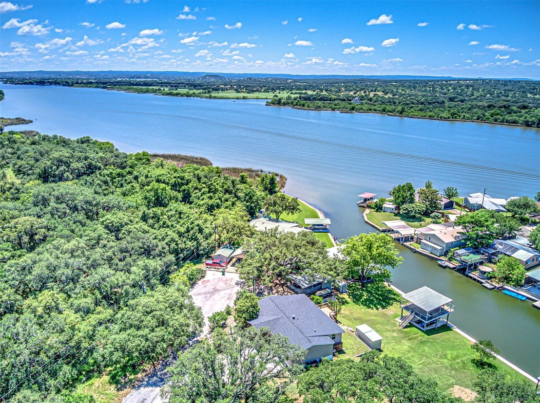 Photo of 702 Liveoak RD