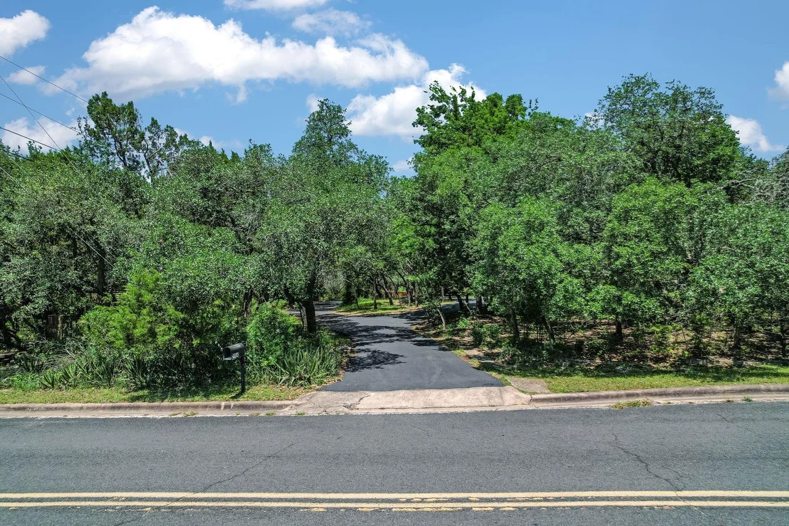 Photo of 1004 Castle Ridge RD