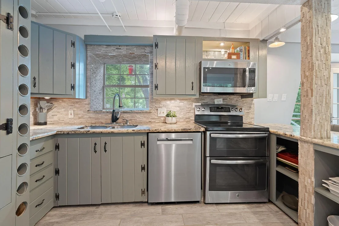 Photo of 2909 Edgewater DR