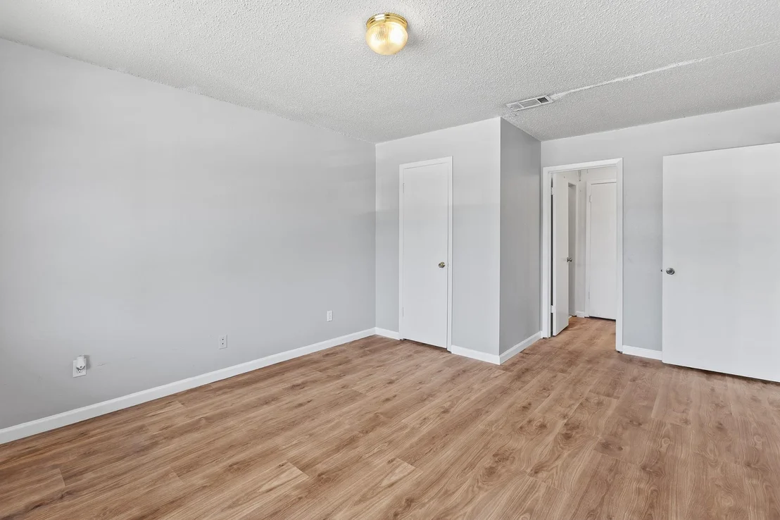 Photo of 1907 W LOOP
