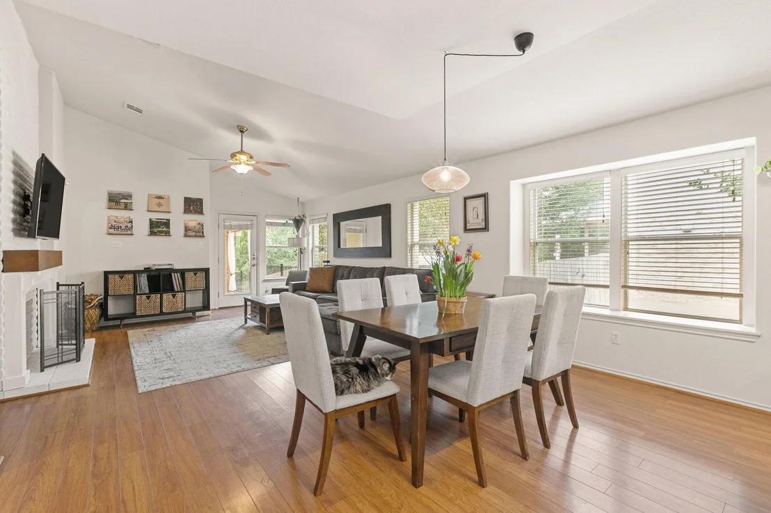 Photo of 659 Cullen BLVD