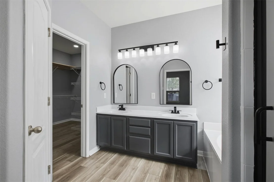 Photo of 1207 Utopia LN