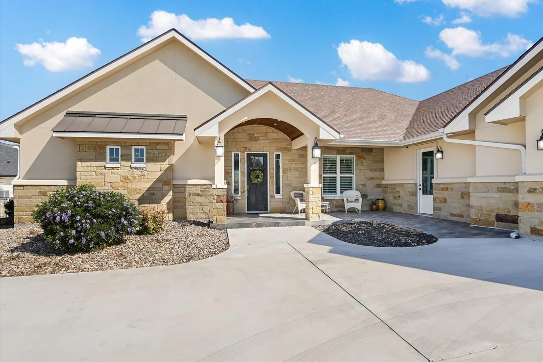 Photo of 106 Rangeway CIR