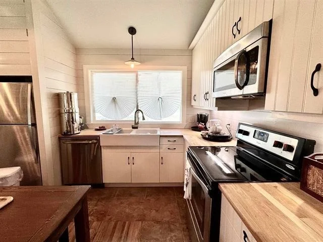 Photo of 402 Laurel LN