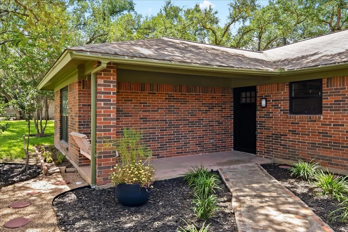 Photo of 2401 Orleans DR