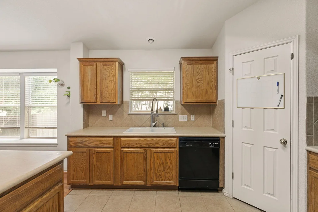 Photo of 659 Cullen BLVD