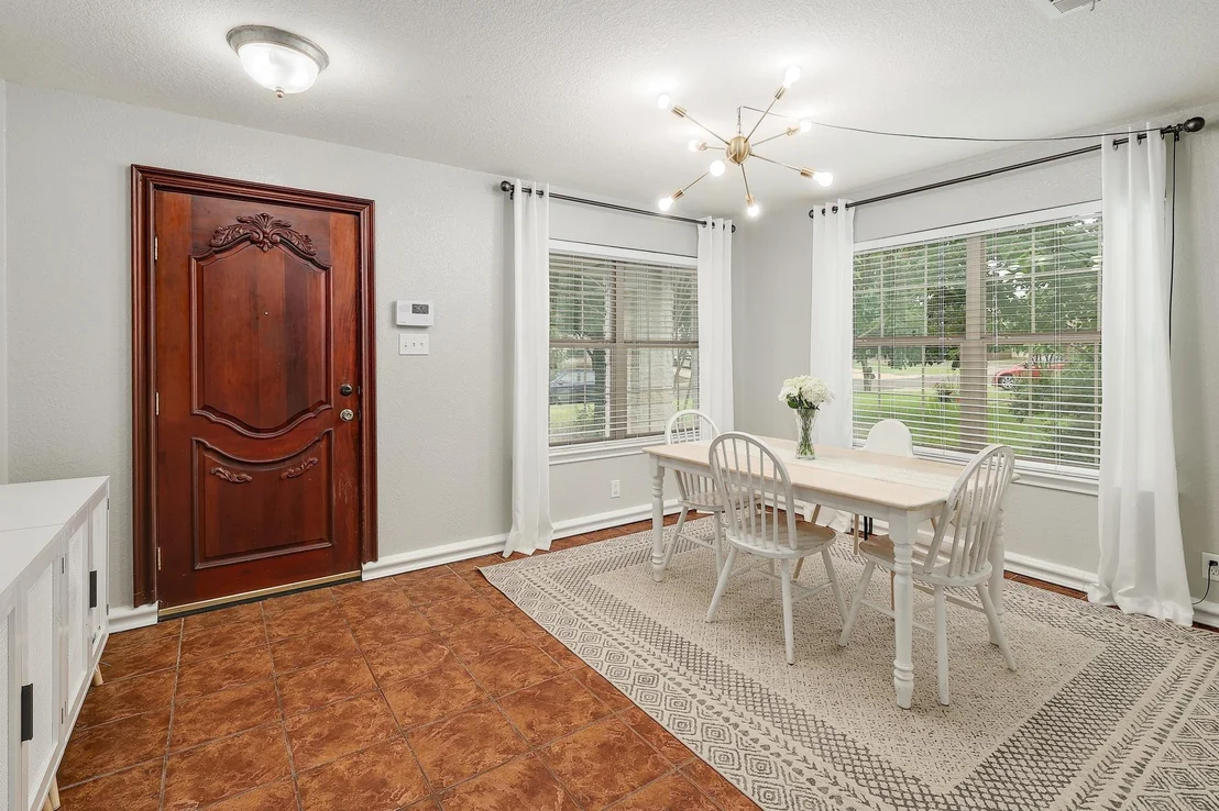Photo of 335 Mistletoe LN