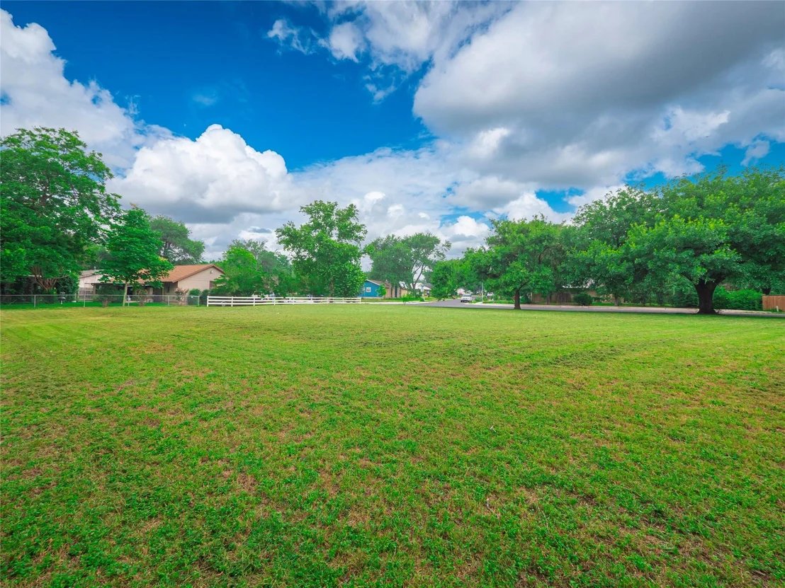 Photo of 323 Ramble LN