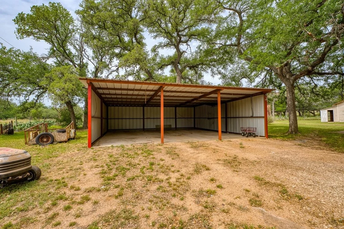 Photo of 624 N US 281