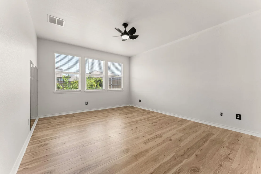 Photo of 200 Caisson TRL