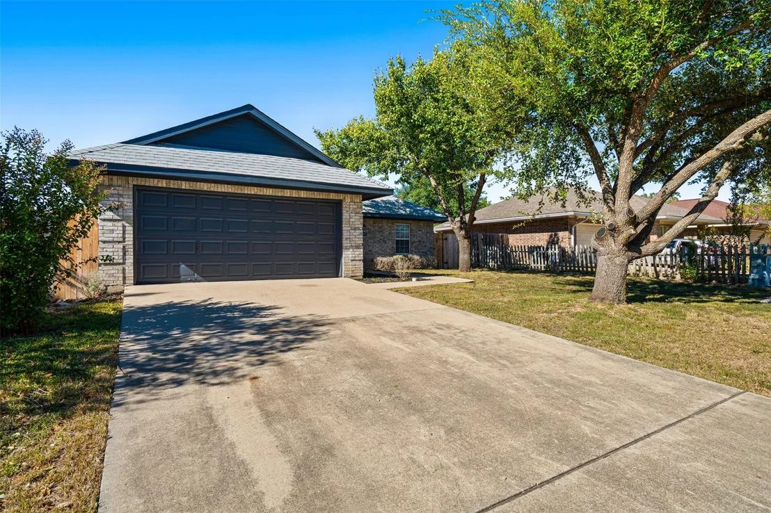 Photo of 419 Bentwood DR
