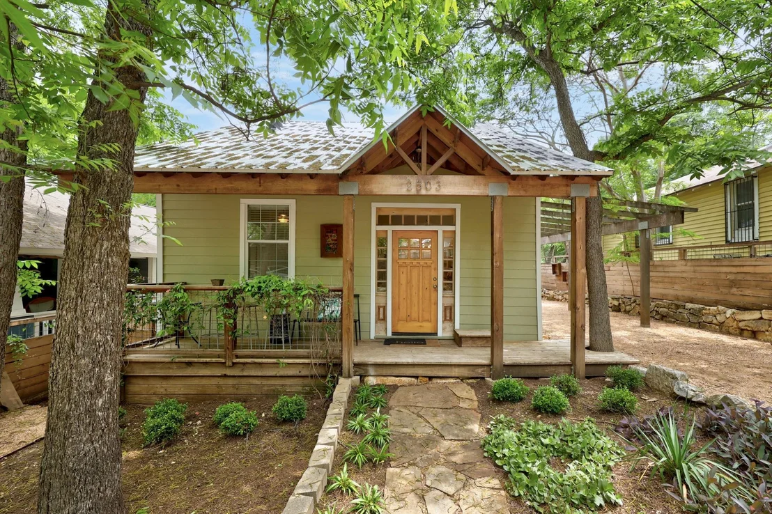 Photo of 2503 Bryan ST