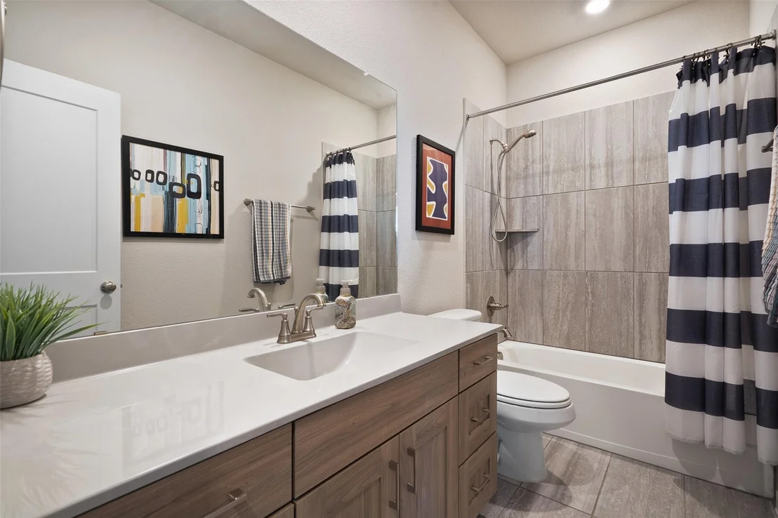 Photo of 1112 Bluewood BND