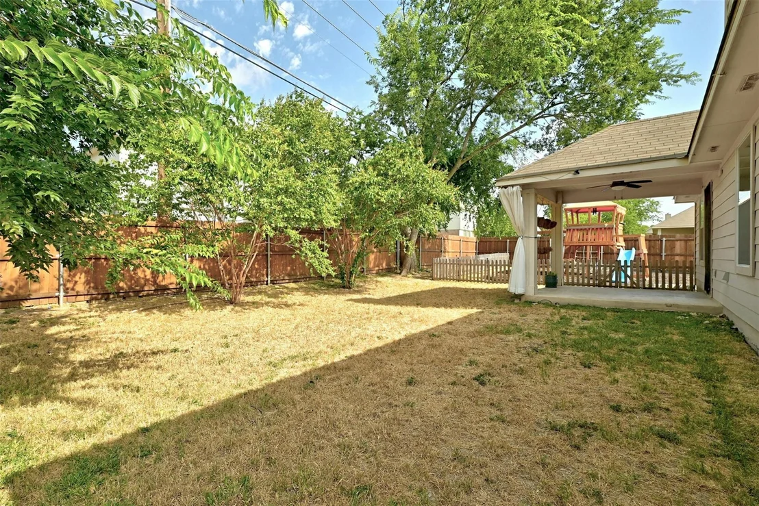 Photo of 1301 Rainbow Parke DR