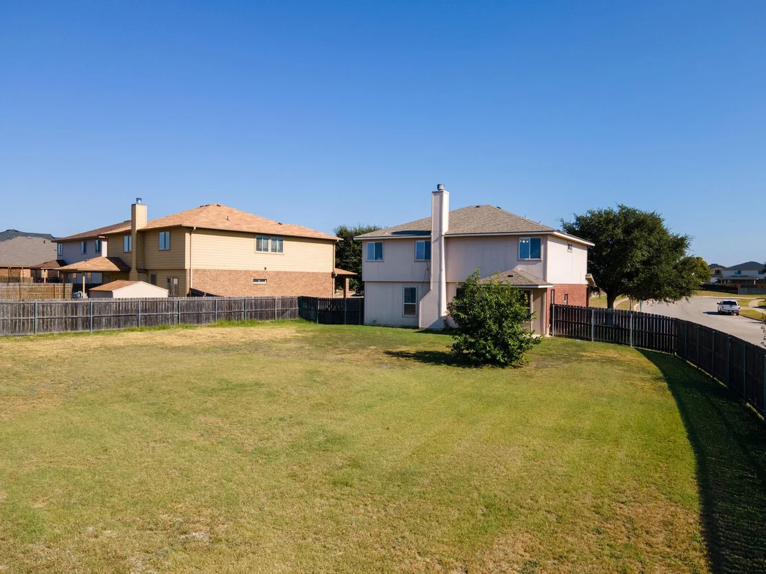 Photo of 2001 Isabelle DR