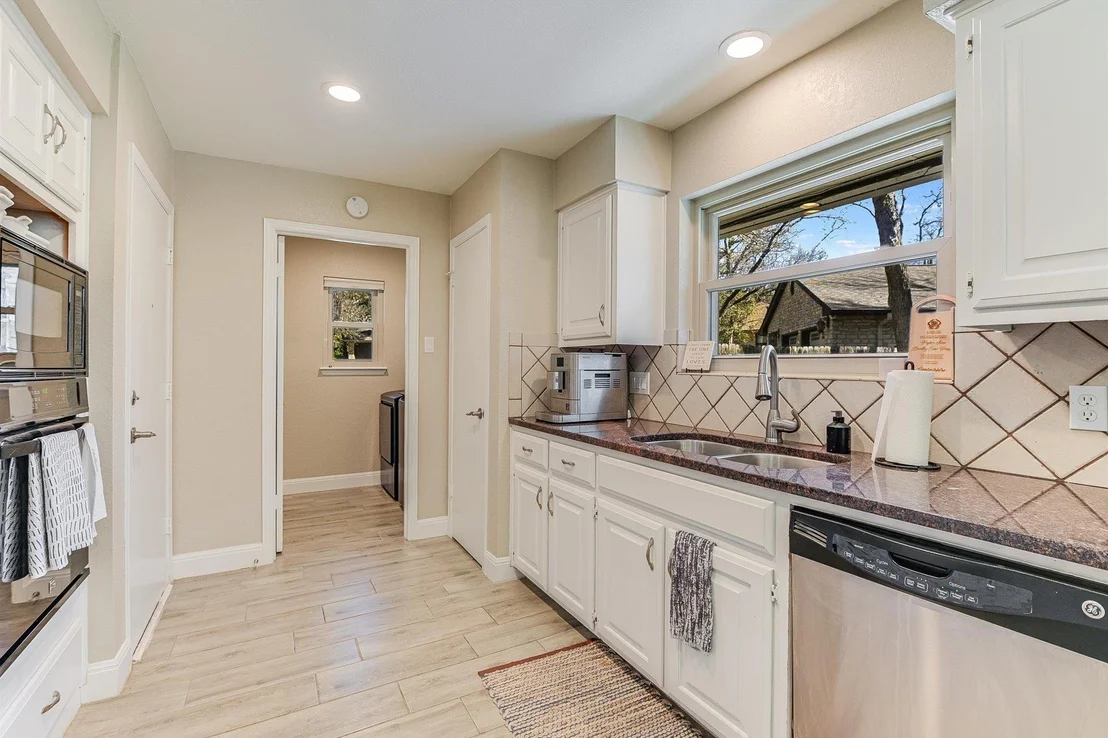 Photo of 10706 Oak View DR