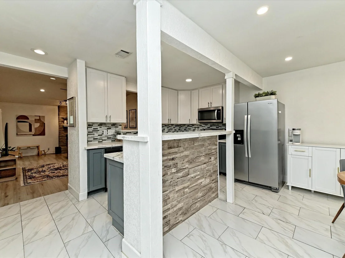 Photo of 1900 Mirabeau ST