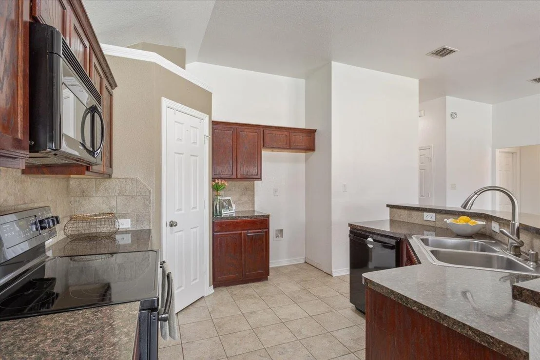 Photo of 5128 Duke DR