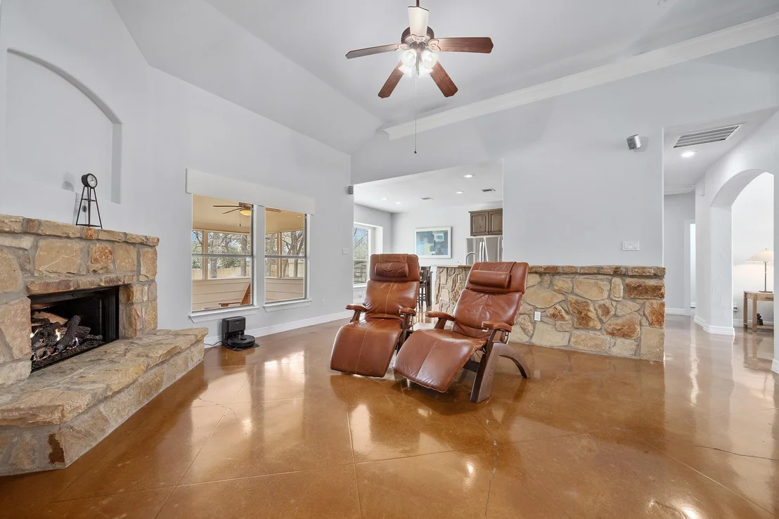 Photo of 531 Leanna Oak LOOP
