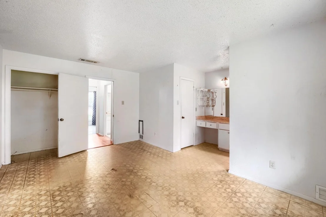 Photo of 5107 Suburban DR