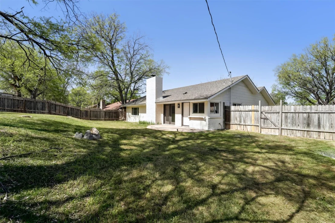 Photo of 3105 Lakeside DR