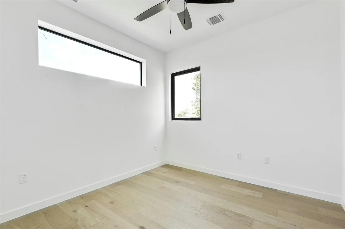 Photo of Unit B at 1202 Perez ST