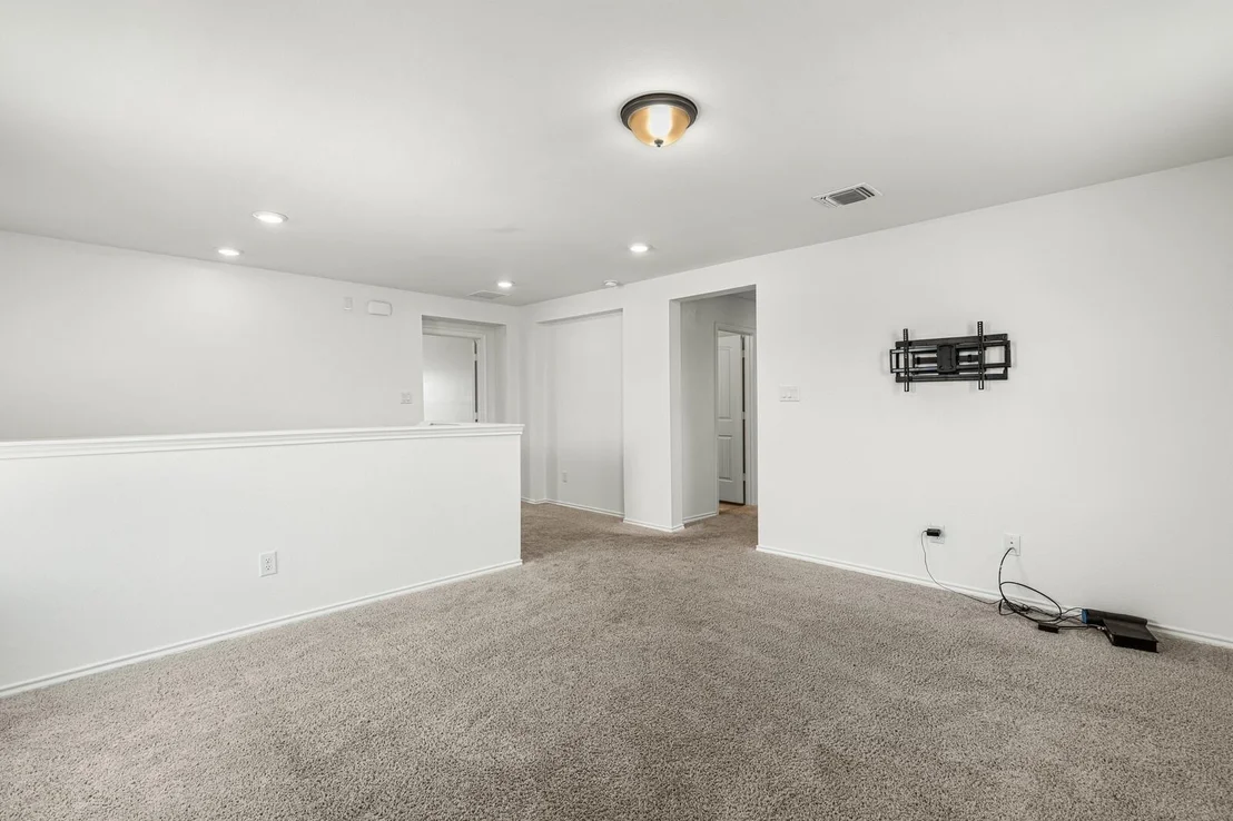 Photo of 1232 Adam LN
