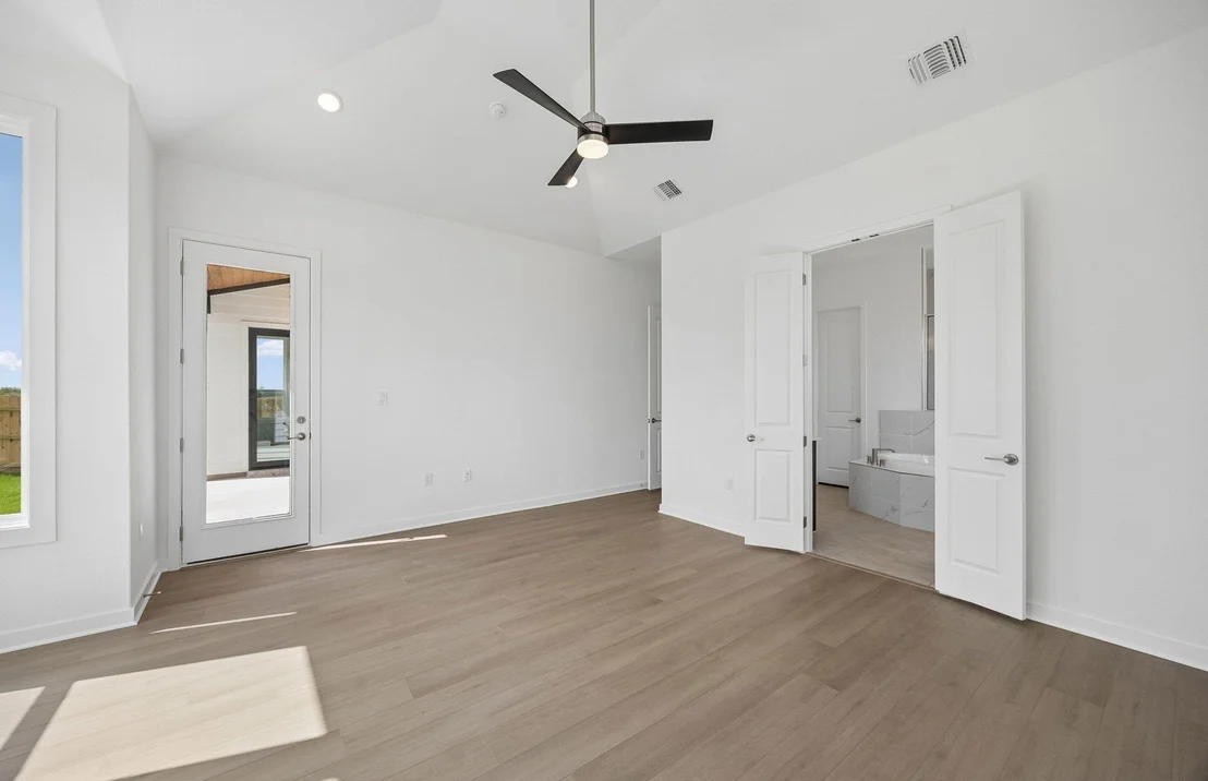 Photo of 16401 Winnie Mae BND