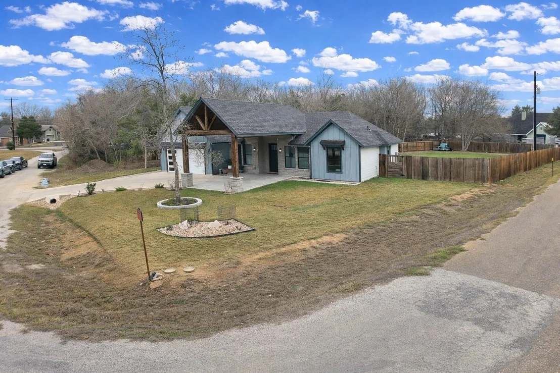 Photo of 105 Laumaia LN