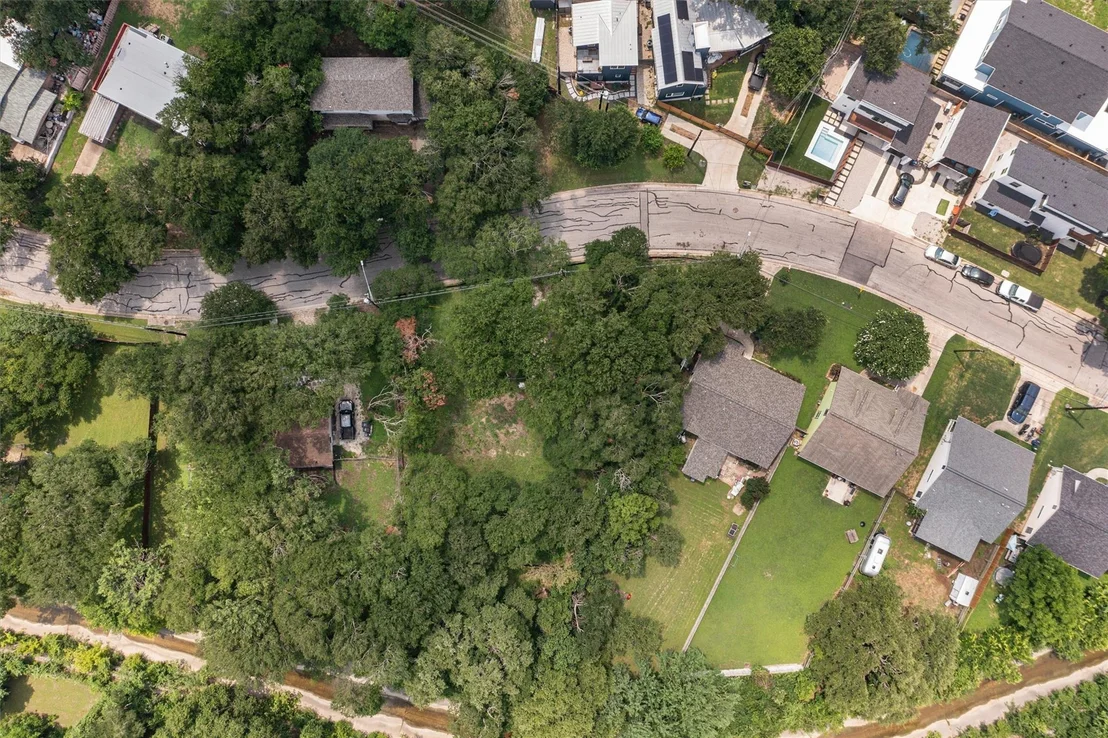 Photo of 3942 Leslie Ave