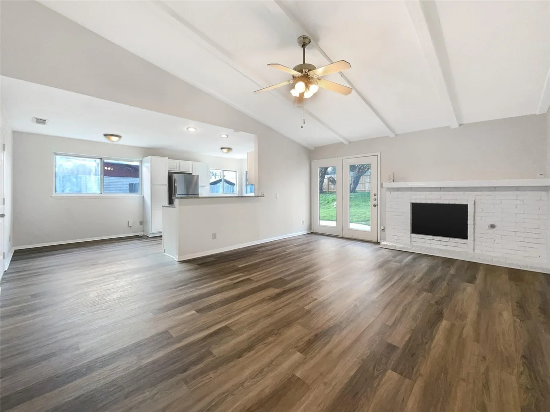 Photo of 3105 Lakeside DR