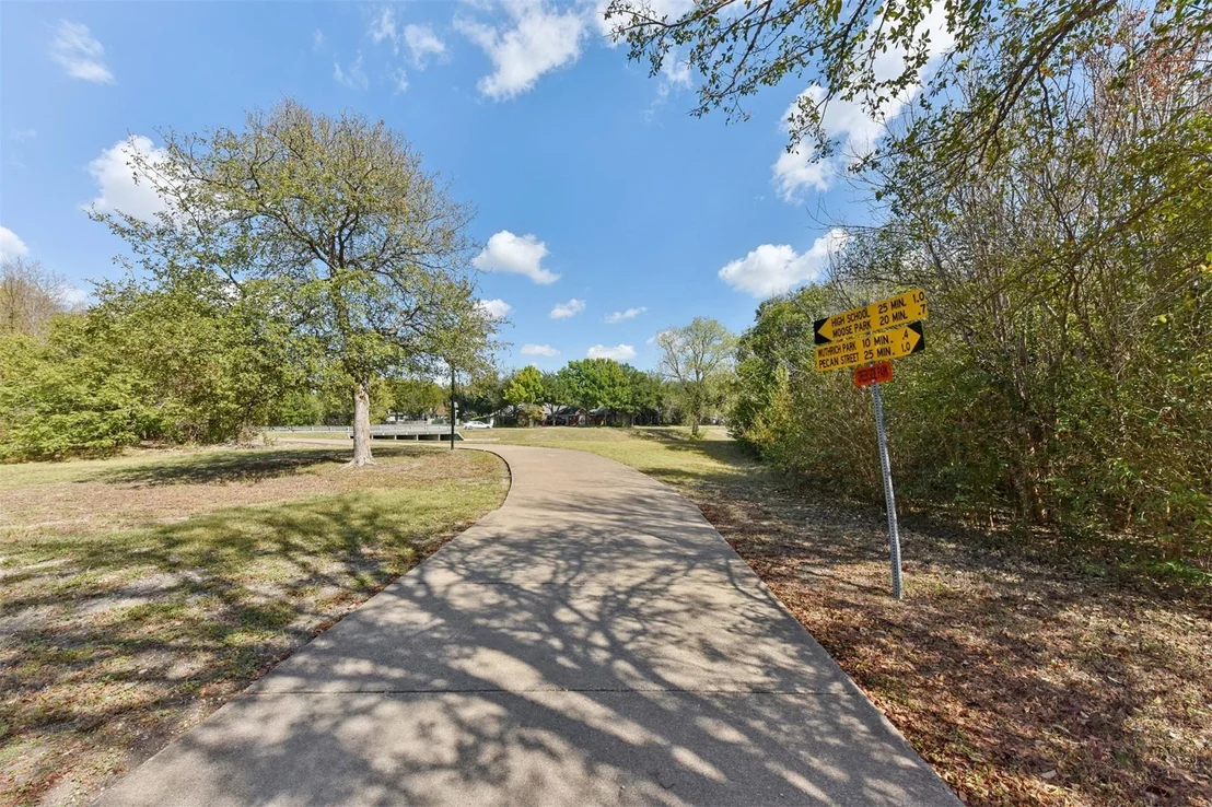 Photo of 412 Settlers Valley DR