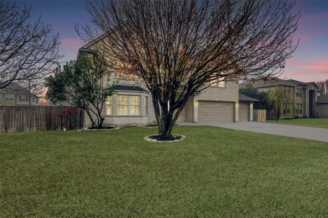 Photo of 113 Silver Lace LN