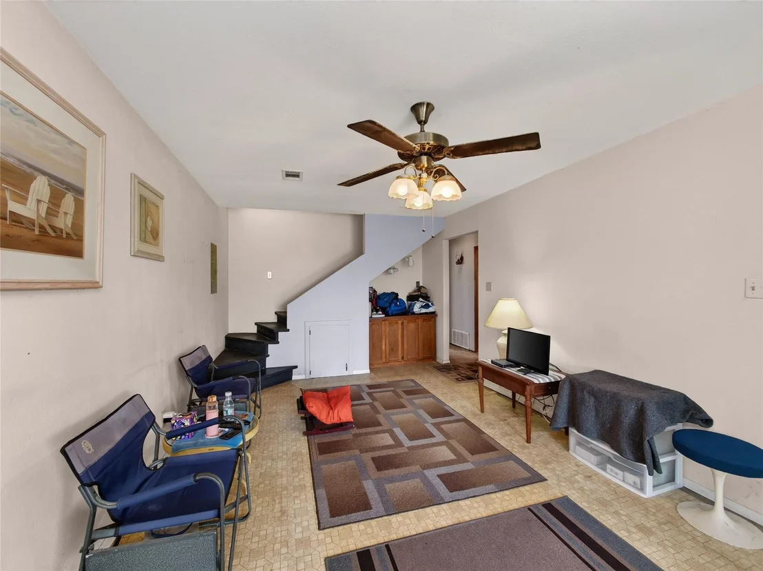 Photo of 499 Hidden Oaks DR