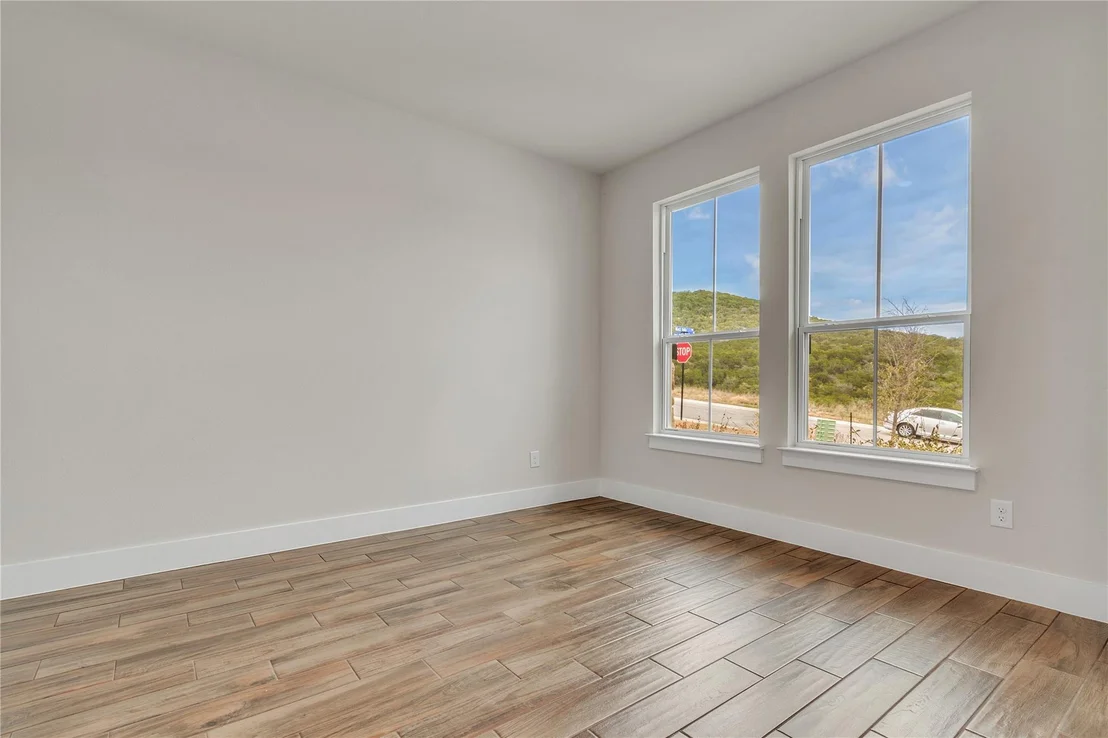 Photo of 8424 Red Bottle Brush RD