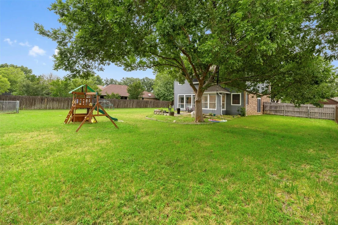 Photo of 900 Laurel CV