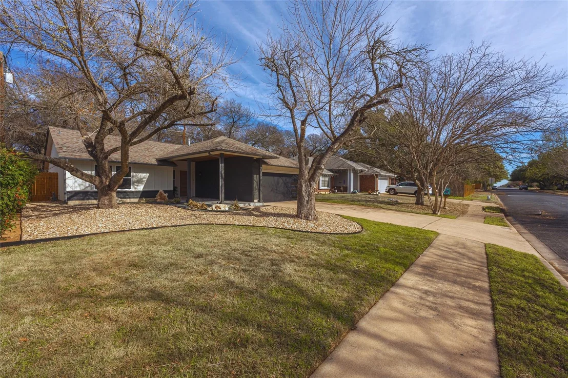 Photo of 2404 Monarch DR