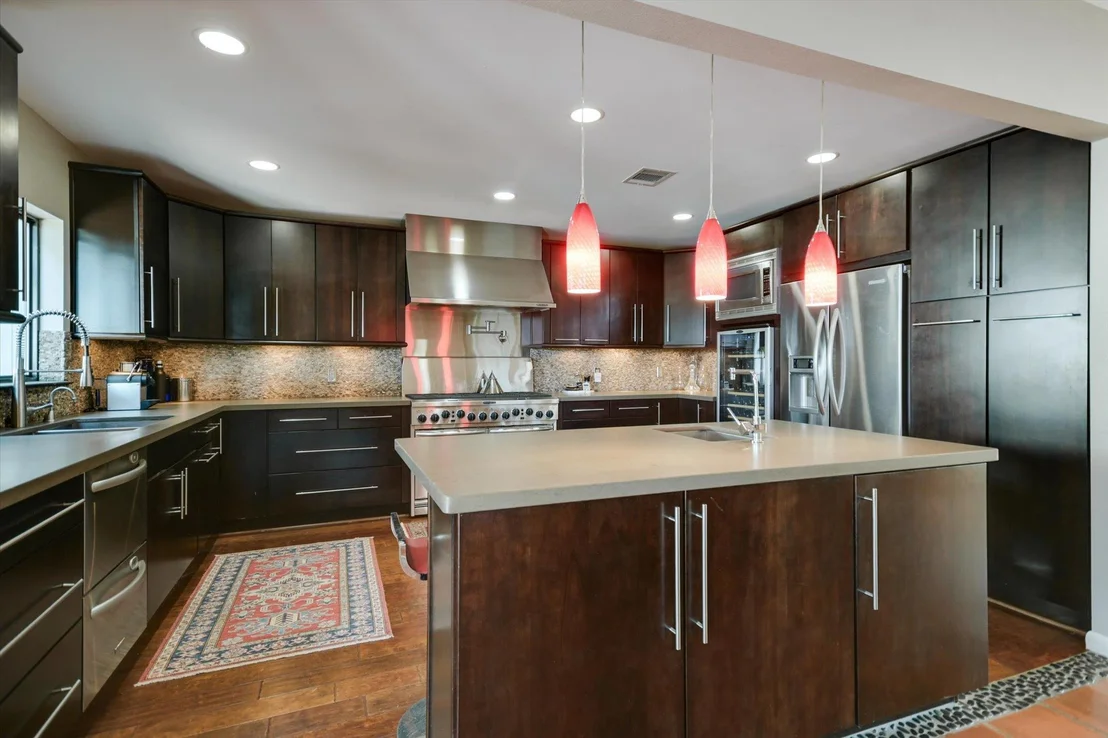 Photo of 1004 Castle Ridge RD