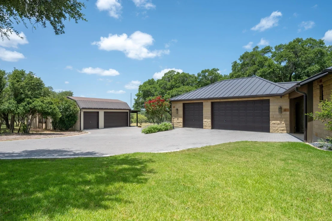 Photo of 900 Rivercliff DR