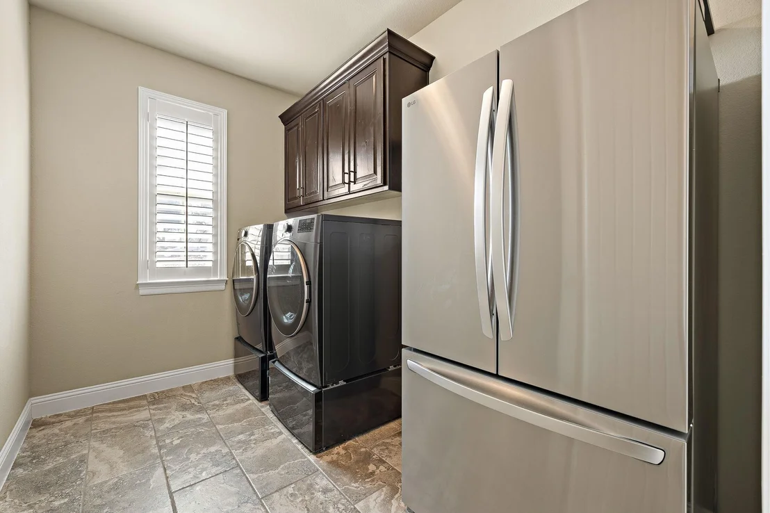 Photo of 1008 Jonathan CV