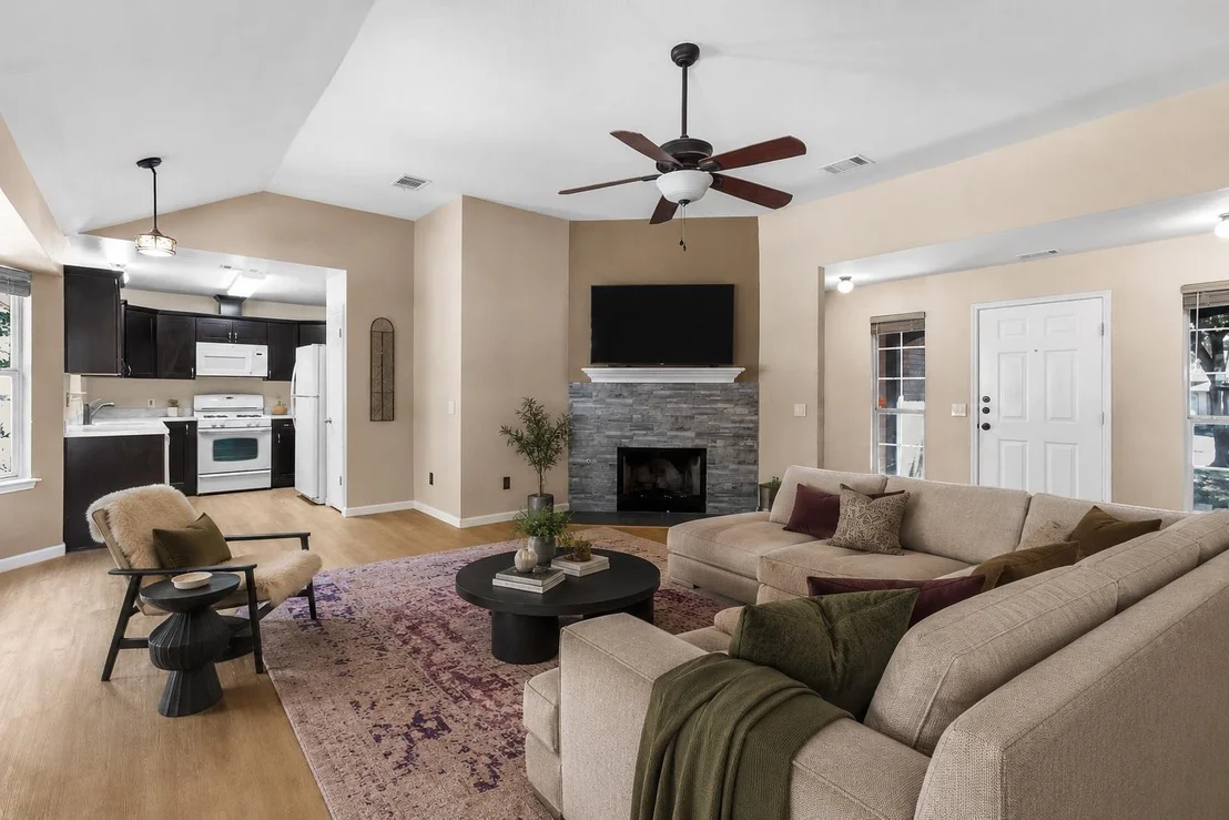 Photo of 605 Clear Spring LN