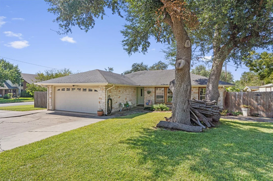 Photo of 2201 Carolyn DR