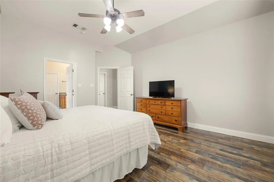 Photo of 1104 Bethpage DR